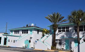 Private One-Bedroom 13-Directly Across From Beach